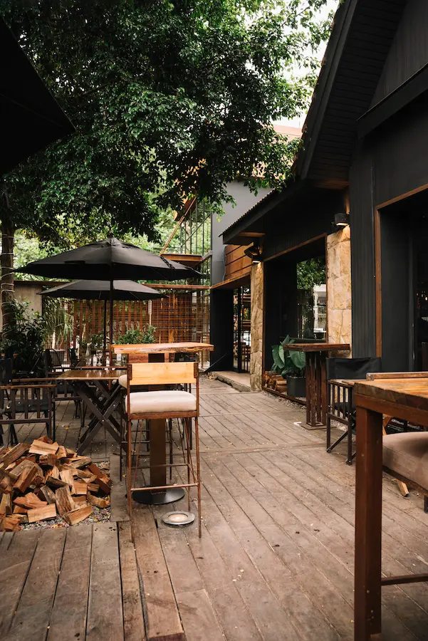 Outdoor restaurant deck with seating and tables - Guide to Outdoor Deck Construction